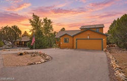 2803 Dogleg Way, Overgaard, AZ 85933