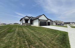 1043 Tuscan Trail, Hickman, NE 68372