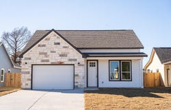 313 String Prairie Way, Smithville, TX 78957