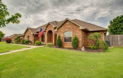 2002 Daybreak Ln, Enid, OK 73703