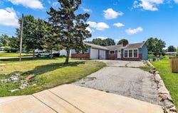 9805 E 33RD Street, Independence, MO 64052