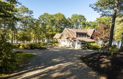 38 Higbee Lane, Boothbay, ME 04537