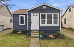 1027 E Milton Avenue, Hazel Park, MI 48030