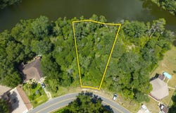 232 LAKEVIEW Drive, Satsuma, FL 32189