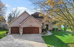 1944 E Lake Circle Drive, Saginaw, MI 48609