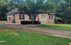 210 Forest Dr, PARIS, TN 38242