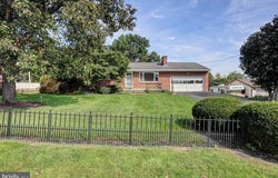 565 LINDIA Drive, CHAMBERSBURG, PA 17202