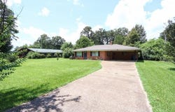 218 4th Ave, Houston, MS 38851