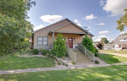 327 W Adams Street, Pittsfield, IL 62363