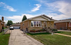 6113 W 80th Place, Burbank, IL 60459