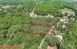 LOUEDA Avenue, Gladstone, MI 49837