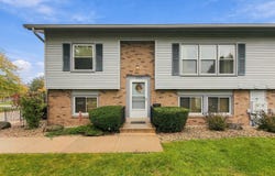 10248 W Parkedge Cir, Franklin, WI 53132