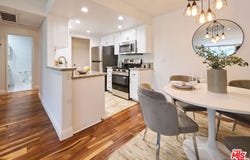 8530 Holloway Dr, West Hollywood, CA 90069