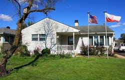 2213 Cedar Street, Des Plaines, IL 60018