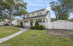 105 Roosevelt Drive, Brick, NJ 08724