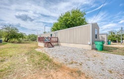 800 E Collins St, Llano, TX 78643