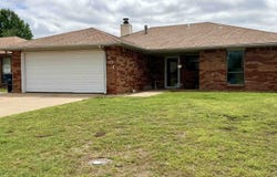5601 Arrowhead Dr, Enid, OK 73703