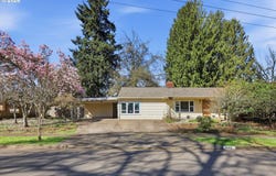 1090 CORYDON St, Eugene, OR 97401