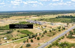 N Magnolia Ave, Luling, TX 78648