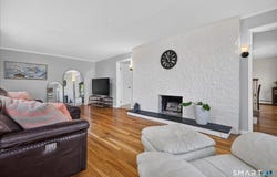 75 Meadow View Road, New Haven, CT 06519