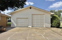 207 S Park Ave, Pretty Prairie, KS 67570