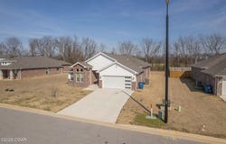 340 E Greystone Square, Webb City, MO 64870