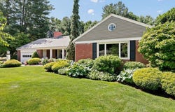 93 Wheel Meadow Dr, Longmeadow, MA 01106