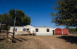 404 S Mill St, Flatonia, TX 78941