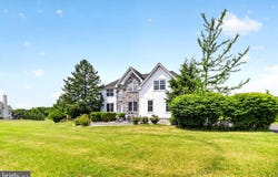 32 FERRIS WHEEL Drive, LAMBERTVILLE, NJ 08530