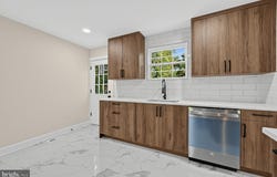 2 PERSHING Avenue, EWING, NJ 08618