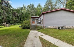 4812 SE County Line Road, Shepherd, MI 48883