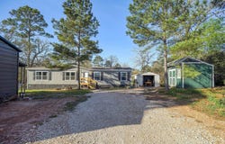 235 Pinehill Dr, Bastrop, TX 78602