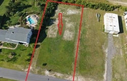 1 Bailey Ln, Mexico Beach, FL 32456