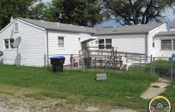 1028 SE 53rd St, Topeka, KS 66609