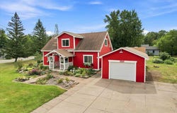 525 Maple Avenue E, Mora, MN 55051