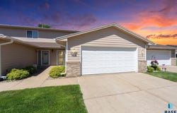 1909 S Sertoma Ave, Sioux Falls, SD 57106