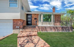5 Warren Place, Plainview, NY 11803