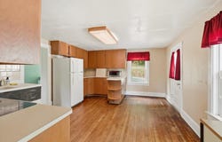 634 E North St, Waukesha, WI 53188
