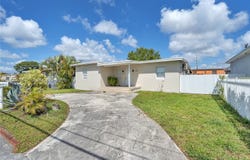 213 W 20th St, Hialeah, FL 33010