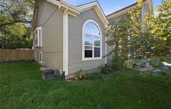 18207 Rollins Drive, Smithville, MO 64089