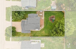 235 N 18th Ave, Hiawatha, IA 52233