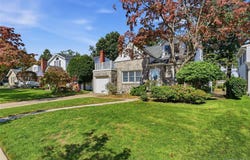 41 Oak Drive, New Hyde Park, NY 11040
