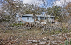 840 Bugtussle Ln, Luling, TX 78648