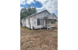 415 W Hamilton St., Cuero, TX 77954