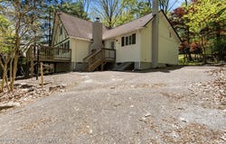 138 Sandstone Drive, Dingmans Ferry, PA 18328