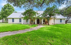 801 Treasure Oaks Road, Inez, TX 77968