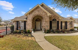 300 Mill Run Dr, Longview, TX 75604