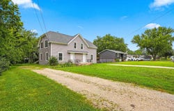 336 S Hackett Road, Waterloo, IA 50701