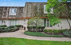 1316 Camellia Drive, Munster, IN 46321