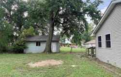 102 E Davidson Street, Staunton, IN 47881